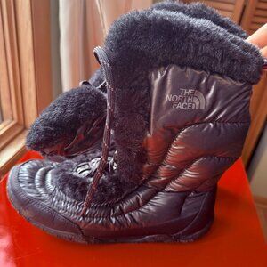 The North Face Black Lace-Up Snow Boots | Size 9 | Winter Ready
